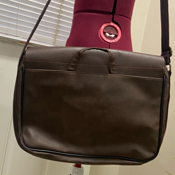 Debco brown leather University of Calgary stamped messenger shoulder bag. Used. - Picture 4 of 14